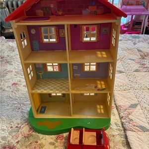 Peppa Pig Dollhouse with Red Roof and Car